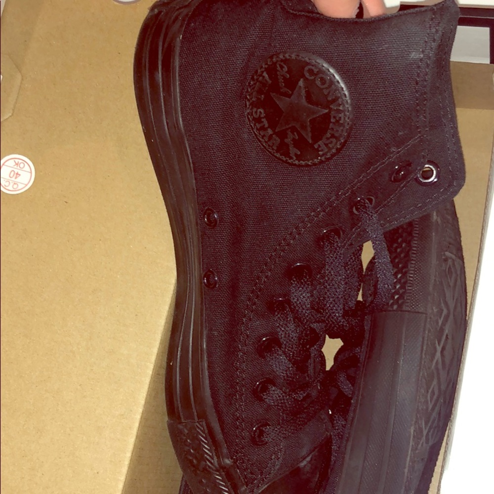 Converse 8.5 women’s!